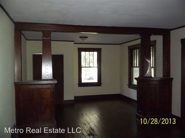 805 Poplar St - Photo 2 of 5