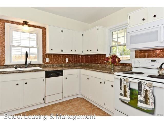 3916 Tipton Dr - Photo 3 of 15