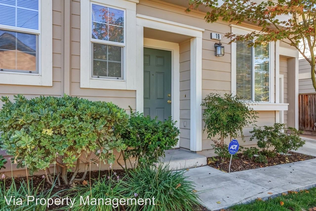 19 Arbor Springs Ln - Photo 3 of 22