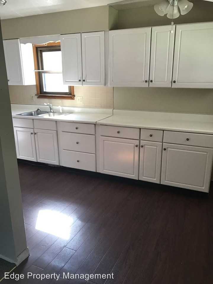 373 Lynne Dr - Photo 3 of 9