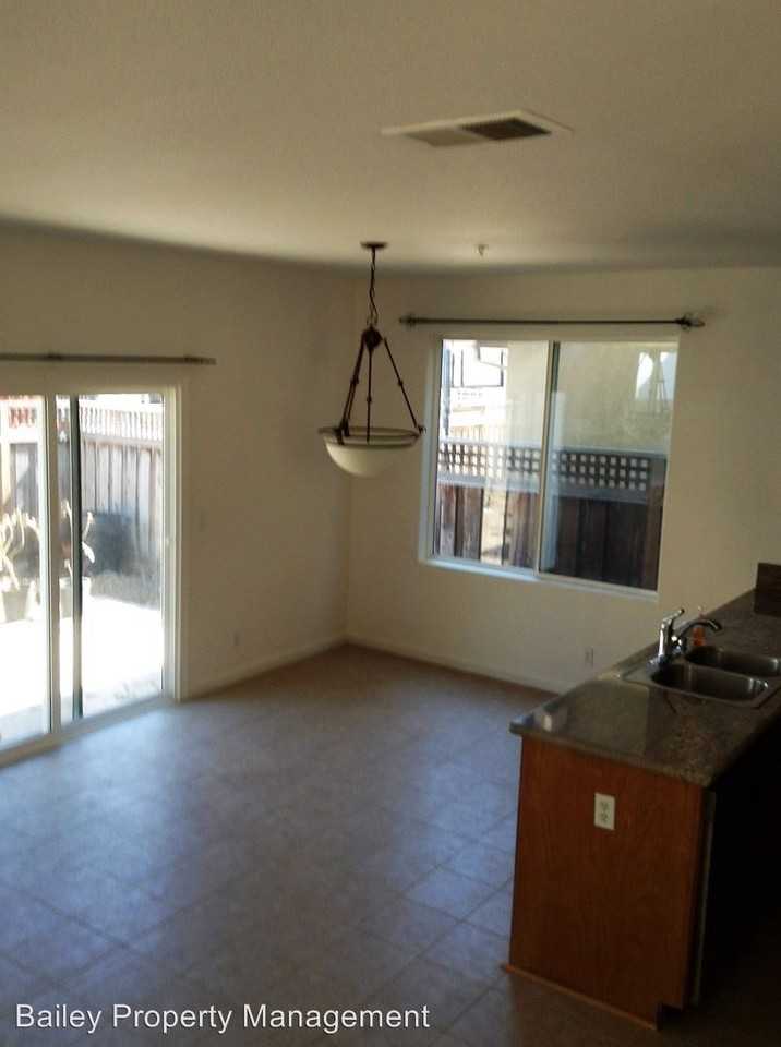 725 Vista Montana Dr - Photo 3 of 9