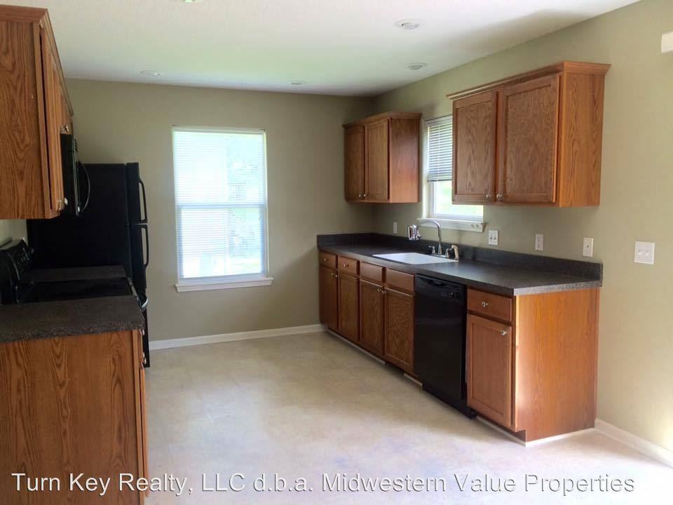 17107 Barr Ave - Photo 3 of 12