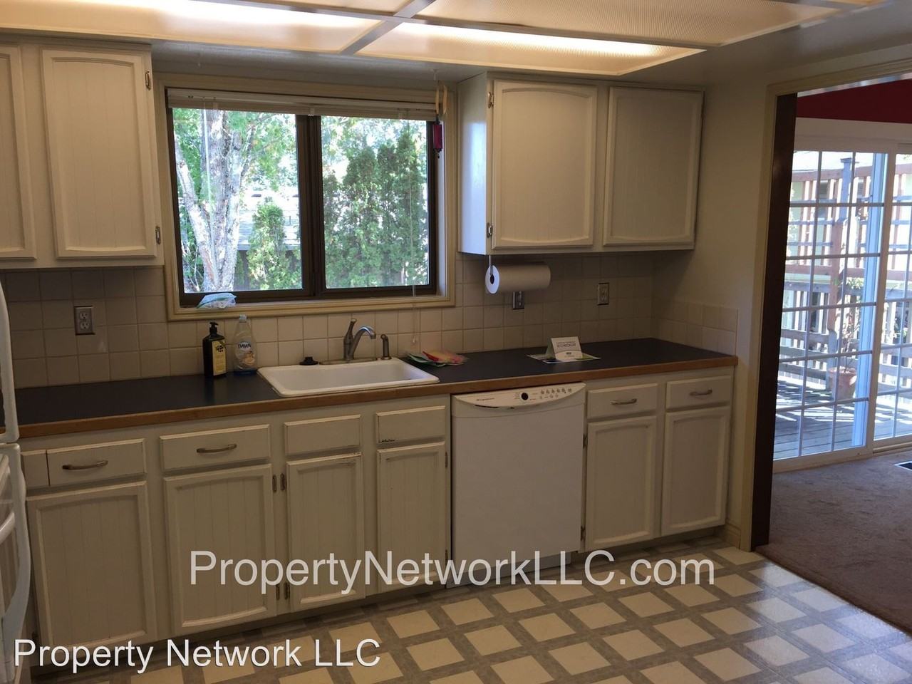 2136 SE Elliott Pl - Photo 2 of 17