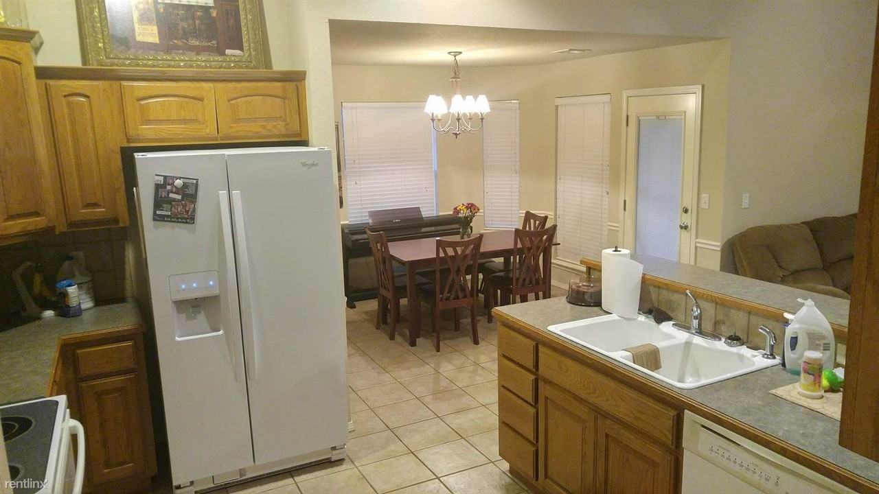 224 N Oak Pl - Photo 2 of 6