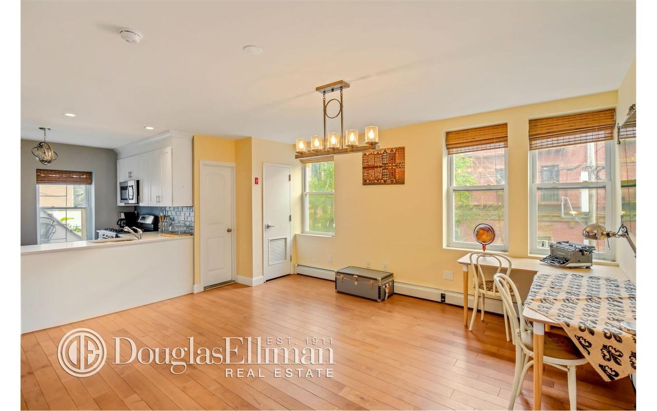 130 Pioneer St #1 - Photo 3 of 10