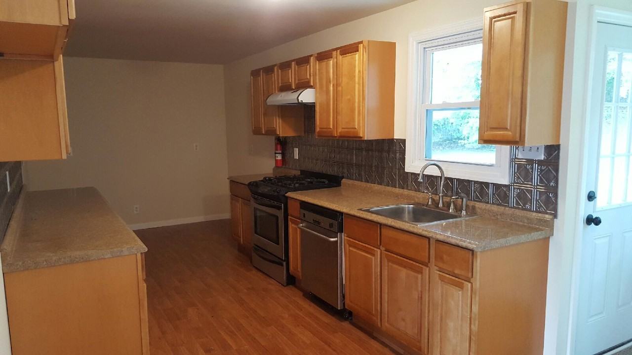 631 Cornell Ave - Photo 3 of 12