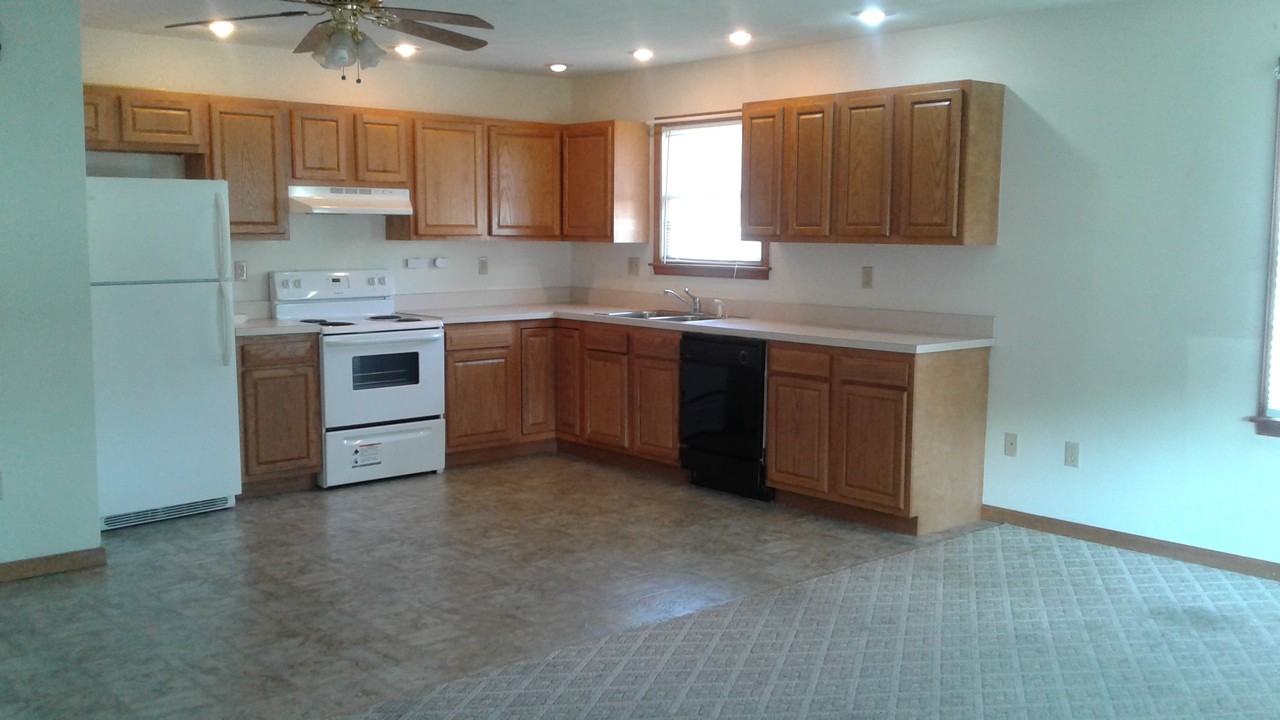 607 W North St - Photo 2 of 6