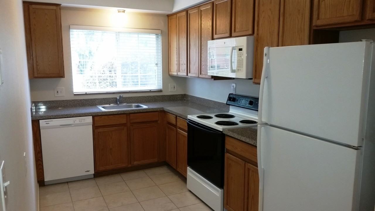 437 N Eton St #401 - Photo 3 of 18
