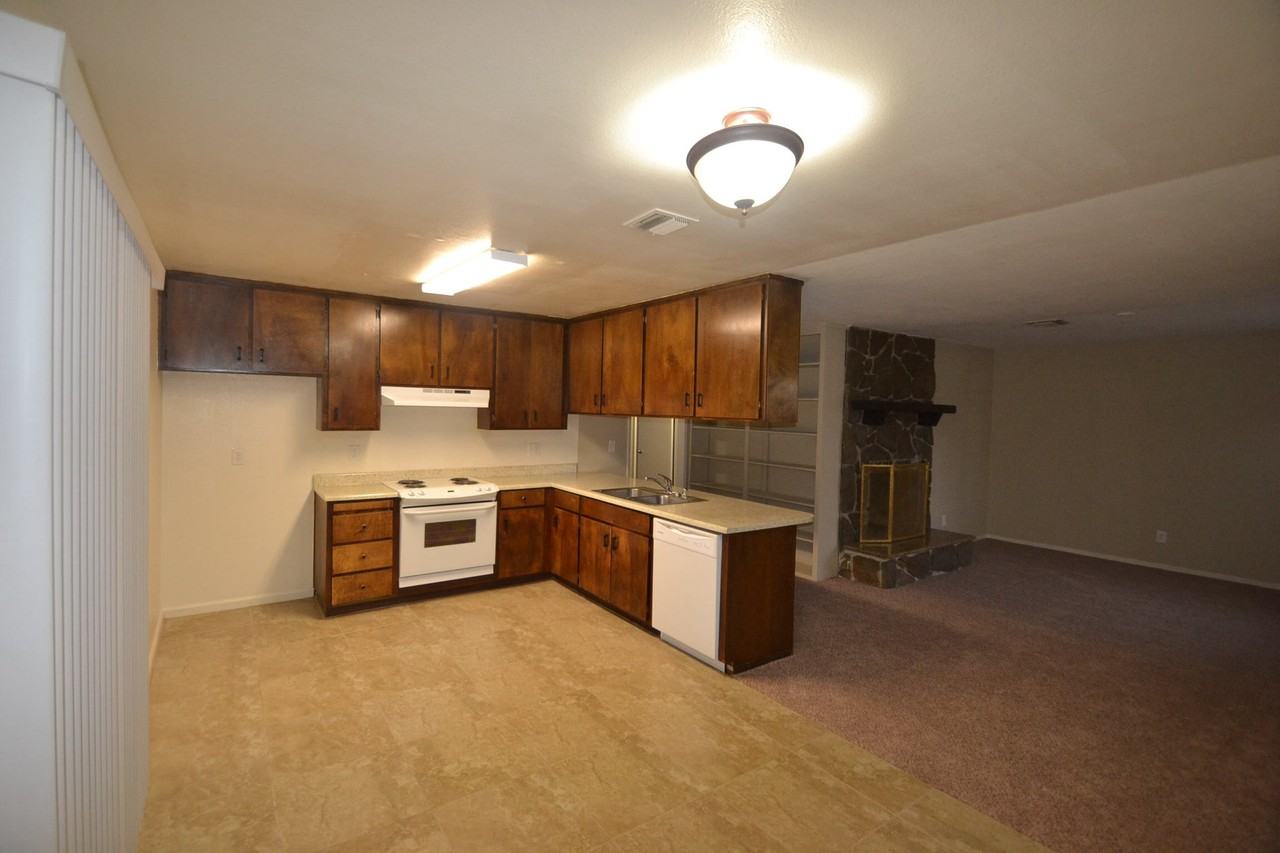 4454 79th St - Photo 2 of 6