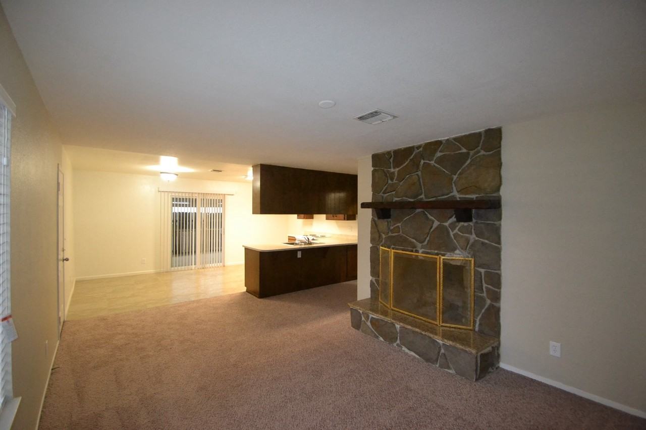 4454 79th St - Photo 3 of 6