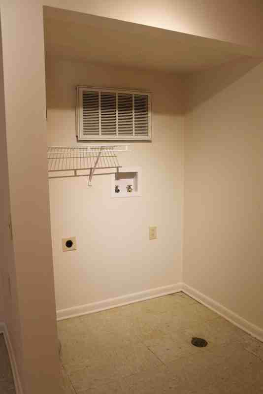 1632 Randall Cir - Photo 3 of 8