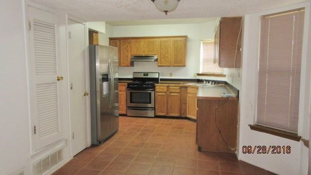 5116 Roger Maris Dr - Photo 3 of 12