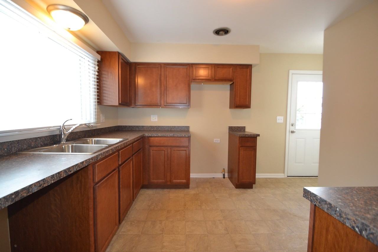 157 Wheeling Ave - Photo 3 of 10