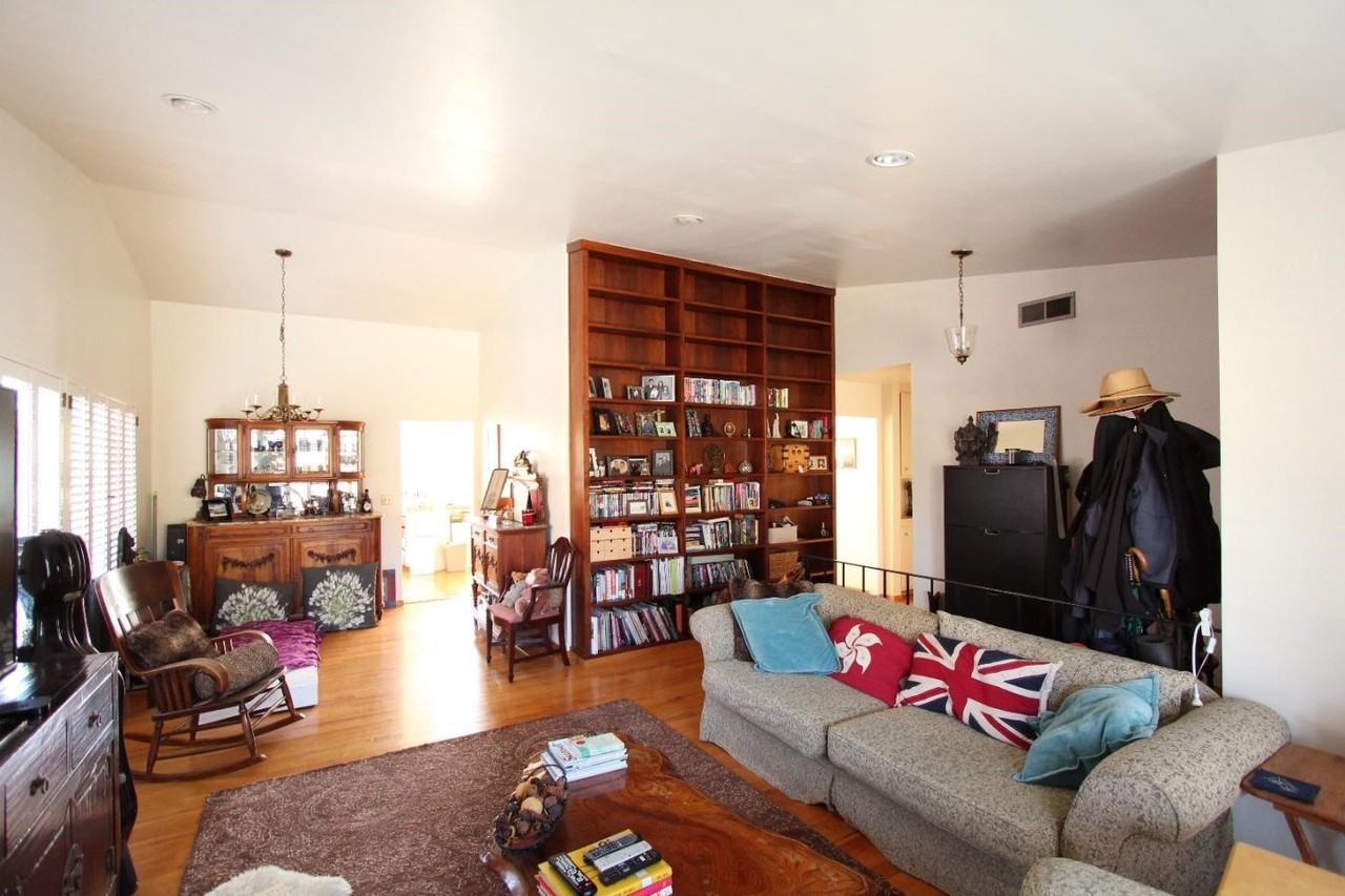 1085 Jamaica St - Photo 3 of 13