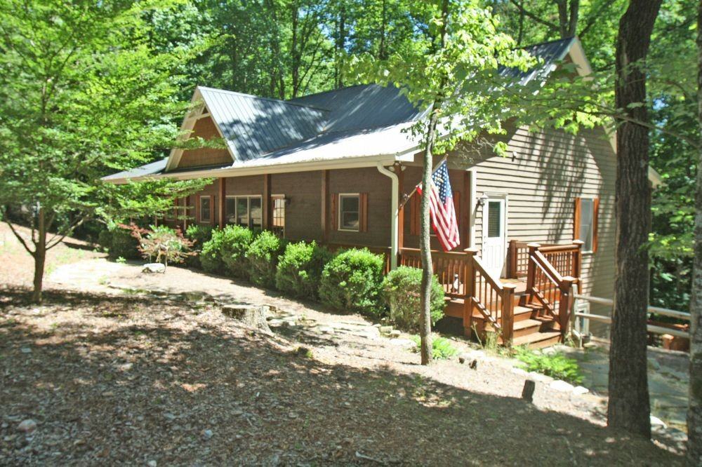 881 Newport Dr - Photo 2 of 18
