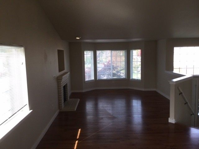 1327 Whitehouse Ave - Photo 3 of 10