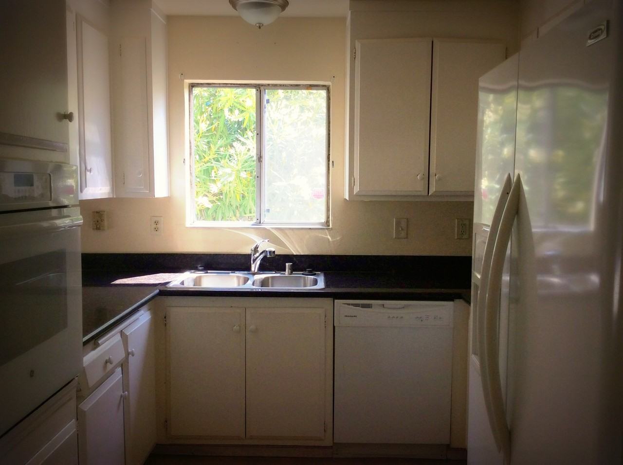 2361 Mahan Way - Photo 3 of 5