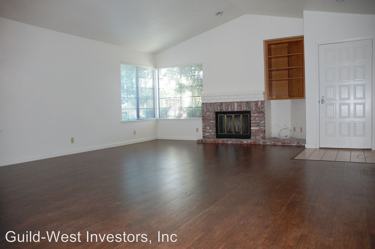 1628 Ashford Dr - Photo 3 of 9