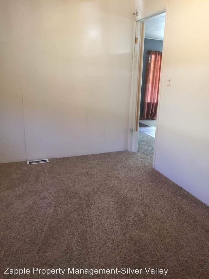 716 S Division St - Photo 3 of 8