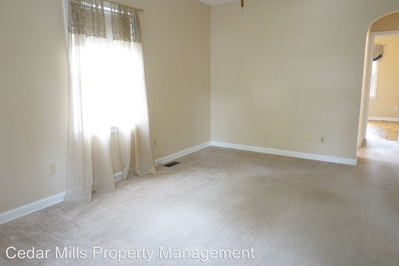 2441 Vermont W - Photo 2 of 12