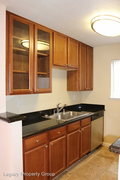 1123 Yarwood Ct - Photo 3 of 15