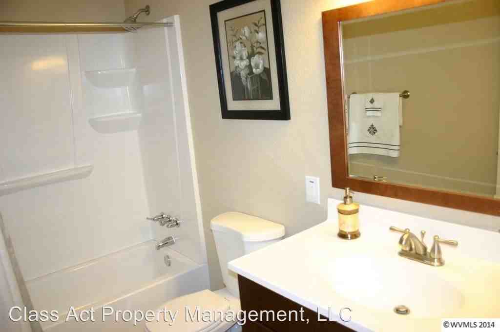 1092 SW Levens St - Photo 2 of 34