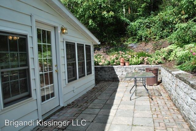 5 Parkwood Dr - Photo 2 of 12