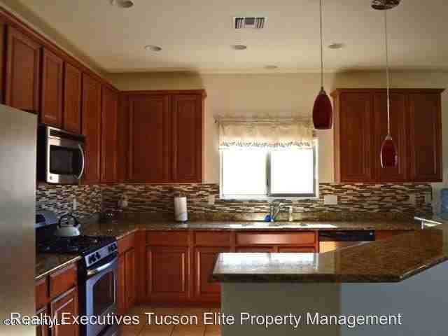 8249 N Willow View Dr - Photo 2 of 5
