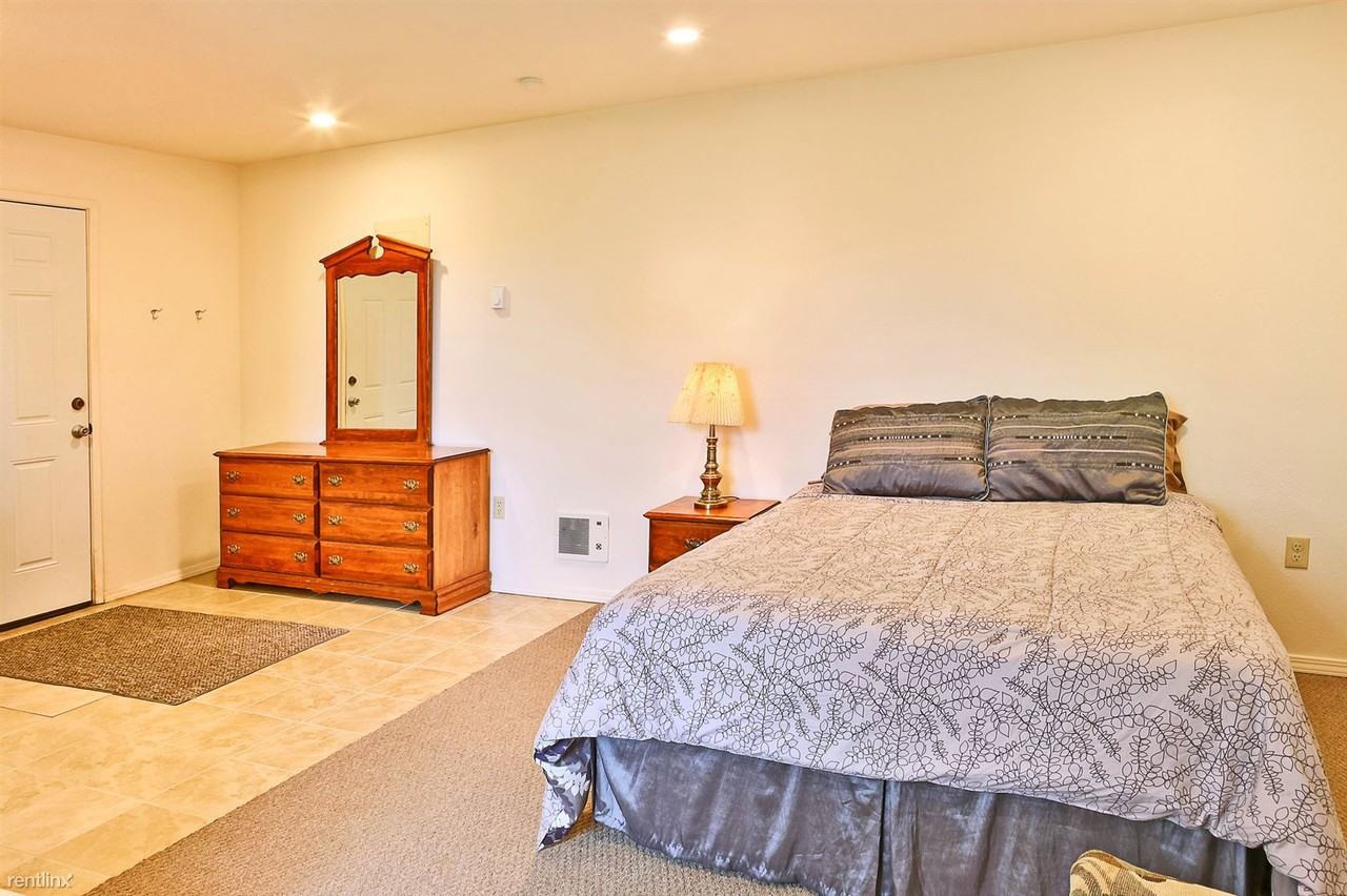 970 Wawona Ave SE - Photo 3 of 24