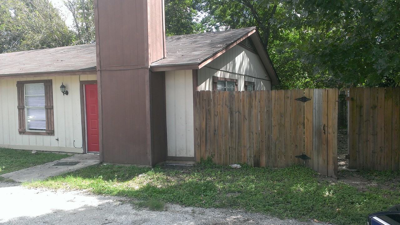 650 Mill St #B - Photo 3 of 12