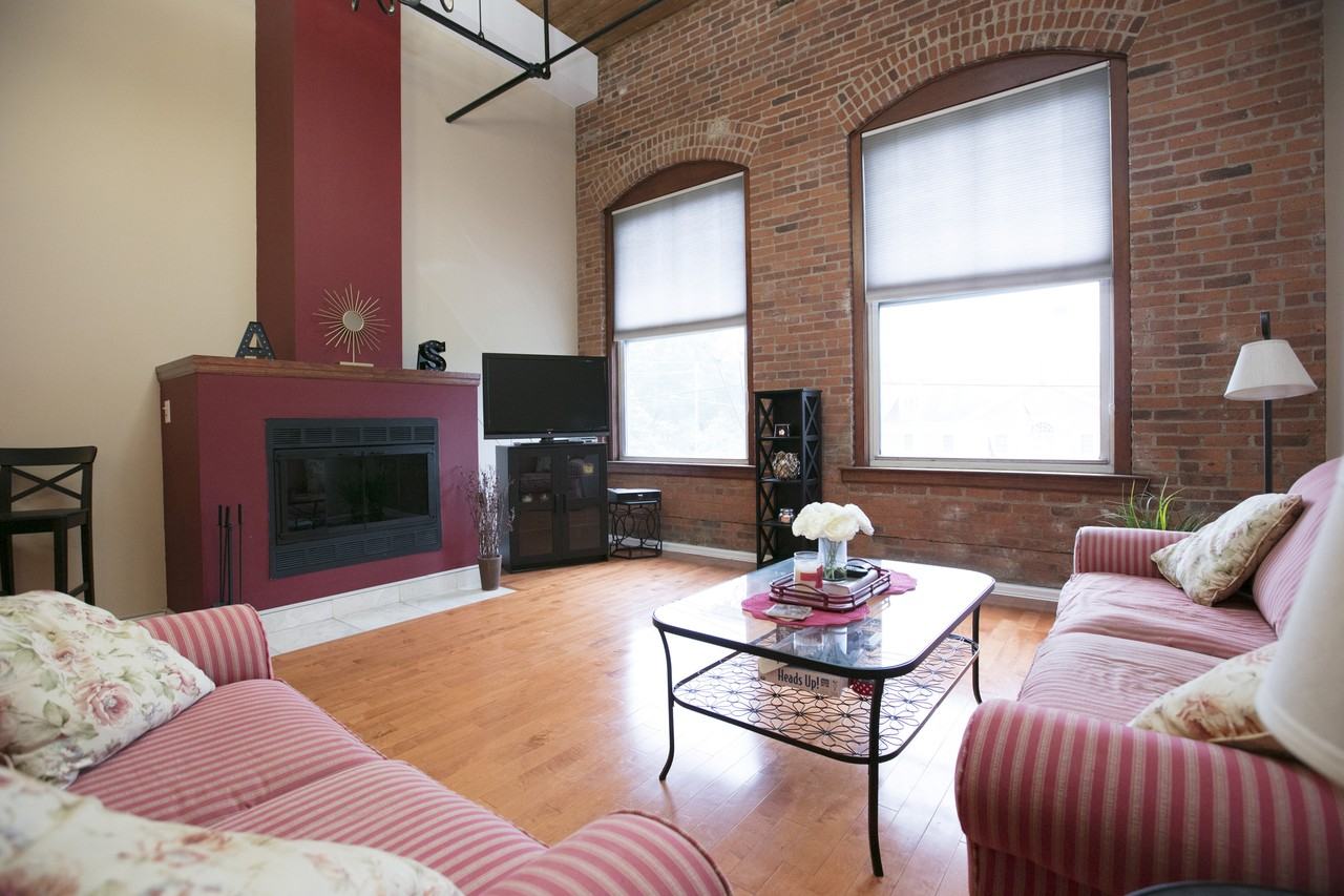 220 Main St - Photo 2 of 23