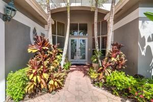 8814 Lakes Blvd - Photo 3 of 8