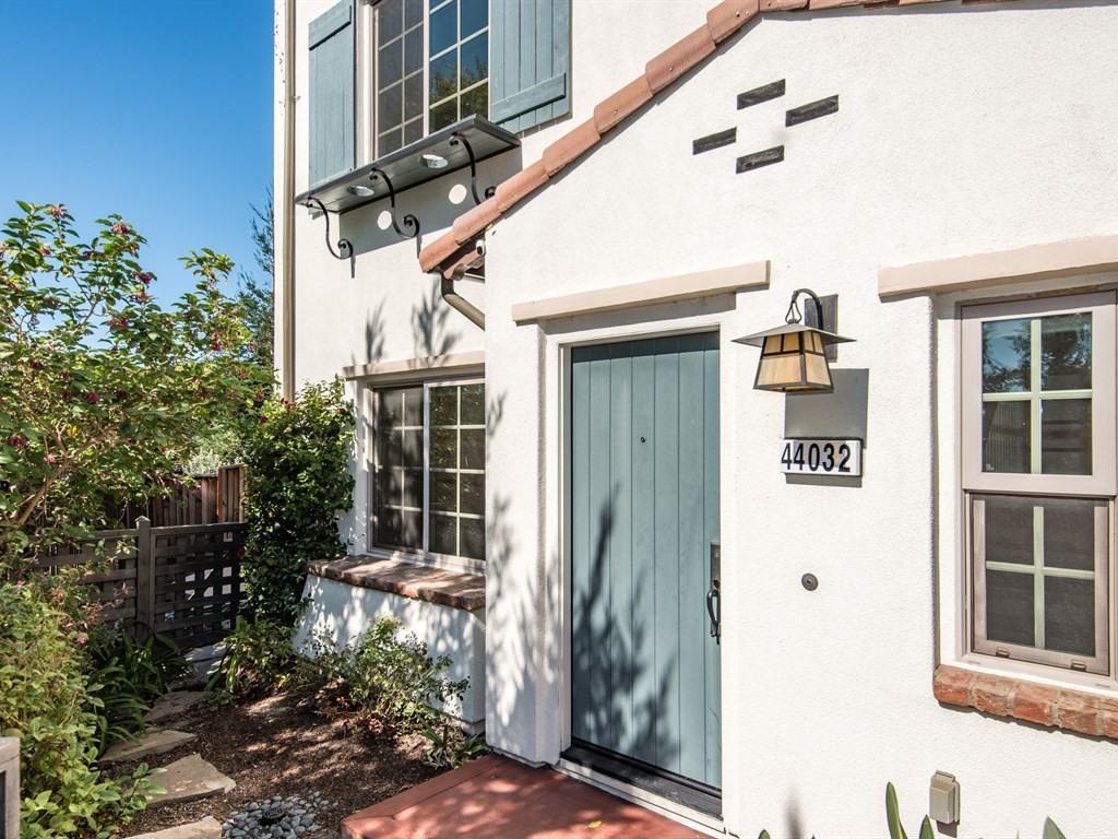 44032 Degas Terrace - Photo 2 of 21