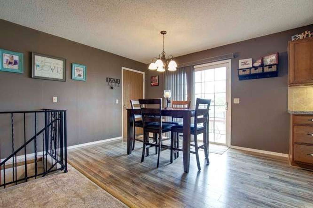 208 N Heather Ln - Photo 3 of 20