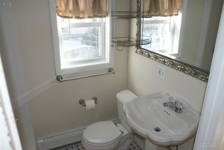 11 Crugers Ave #2 - Photo 3 of 11