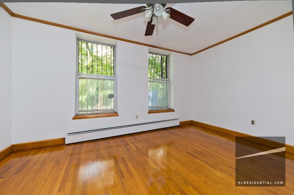 423 Lincoln Pl #2 - Photo 3 of 6