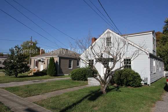 825 Parkway Dr - Photo 2 of 9