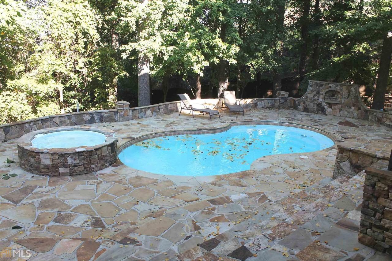 1470 Hedgewood Ln NW - Photo 2 of 33