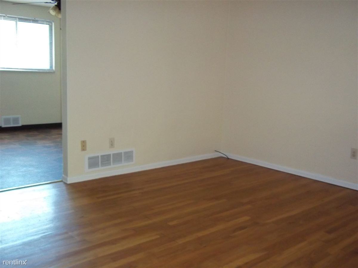 Bale Manor - Photo 2 of 9