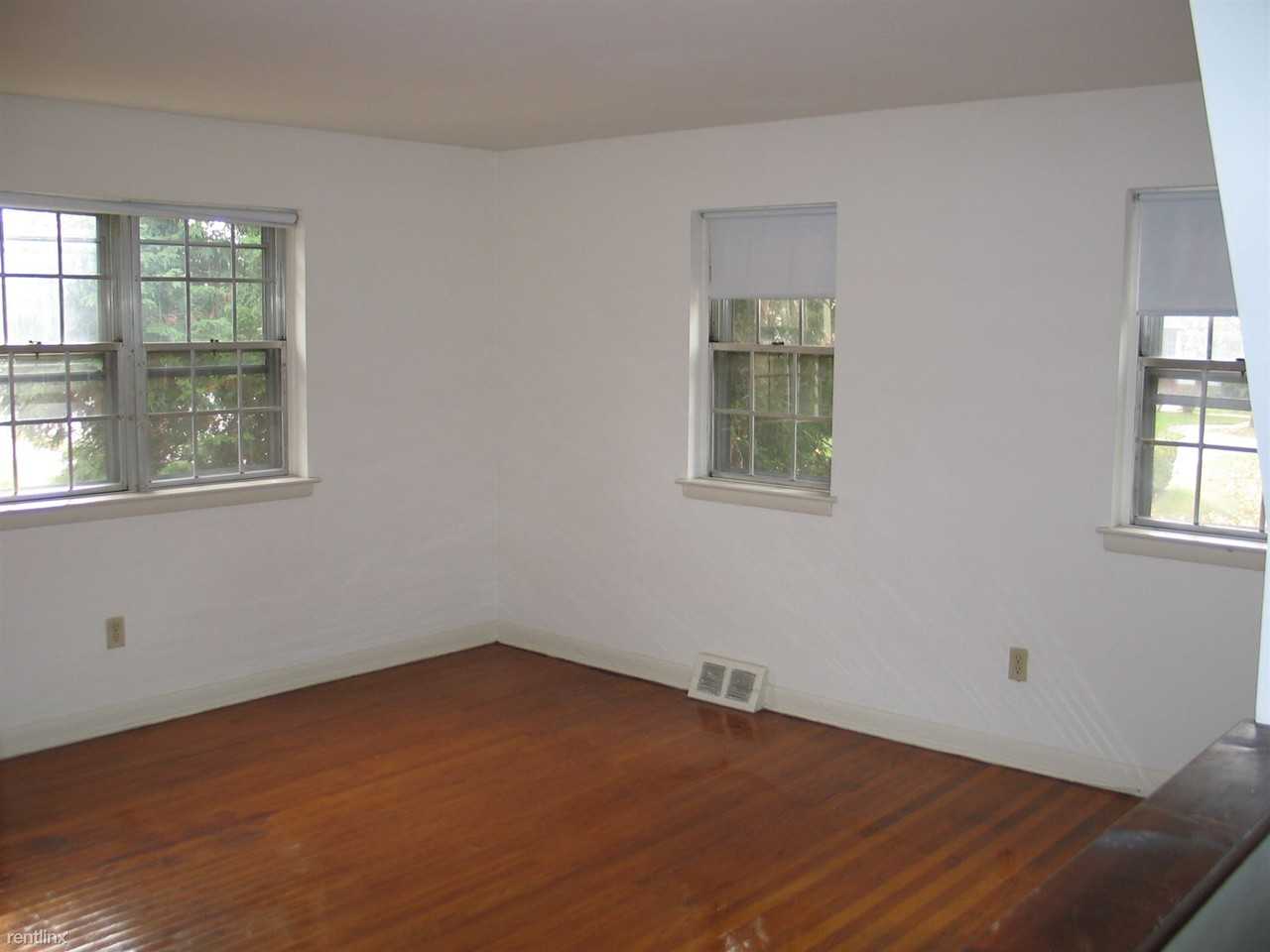 16 St Albans Ave - Photo 3 of 8