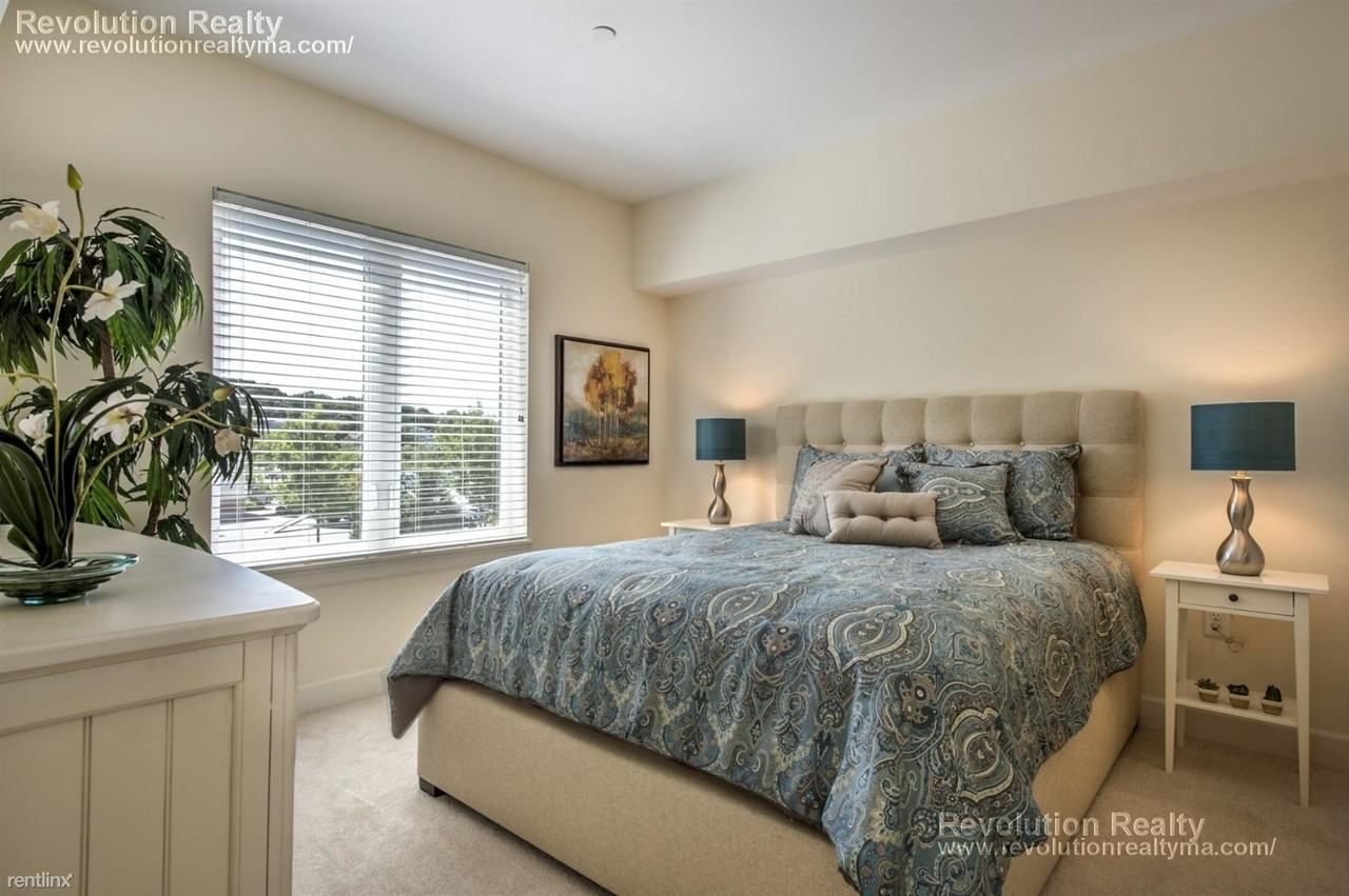 1010-1100 Revere Beach Pkwy - Photo 2 of 6