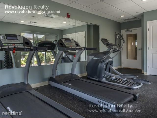 1010-1100 Revere Beach Pkwy - Photo 3 of 6