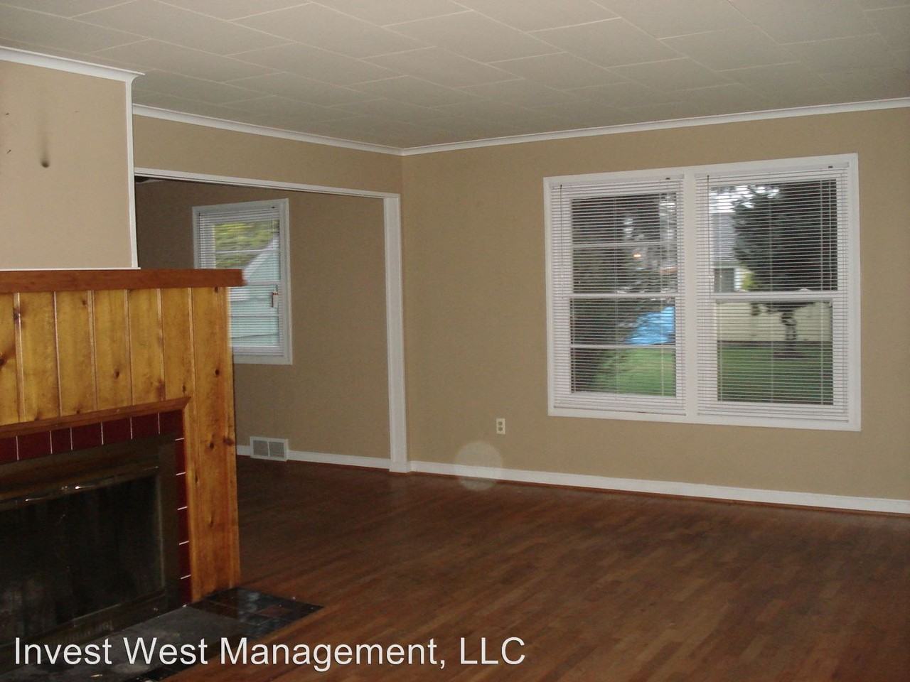 726 Park St - Photo 3 of 15