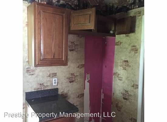 7921 NW 83rd St - Photo 3 of 21