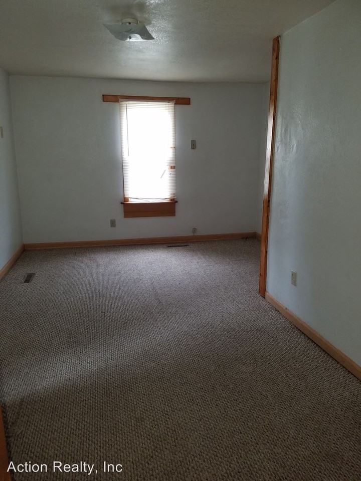 203 Avenue E - Photo 2 of 15