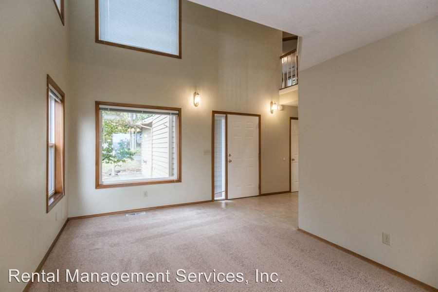 5705 Broadway St - Photo 2 of 12