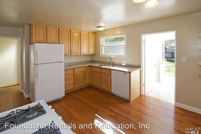 324 Sycamore Ave - Photo 2 of 19