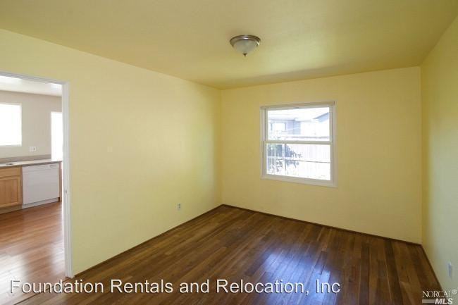 324 Sycamore Ave - Photo 3 of 19