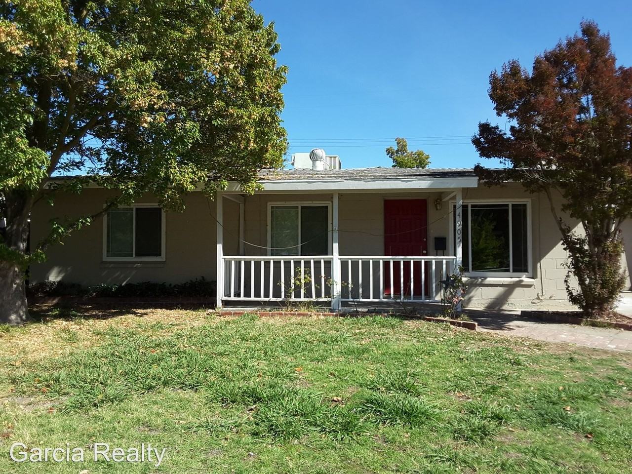 4905 62nd St - Photo 2 of 12