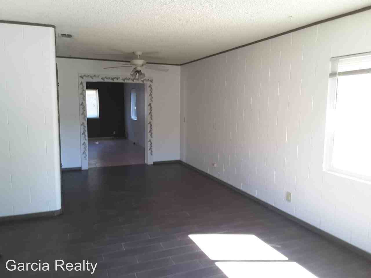 4905 62nd St - Photo 3 of 12